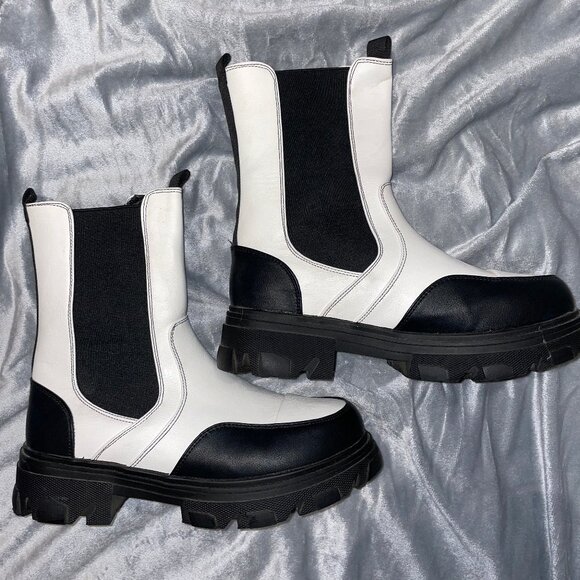 🎉 Bundle Deal: 4 for $20! 🎉 White Chelsea booties size 8 - Picture 1 of 16